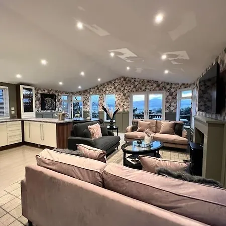 Luxury Lodge With Hot Tub In Royal Deeside Strachan Exterior photo
