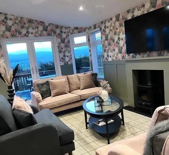 Luxury Lodge With Hot Tub In Royal Deeside
