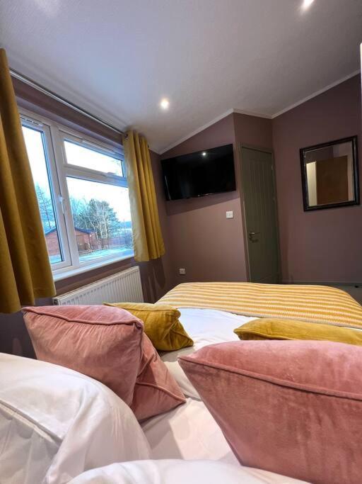 Luxury With Hot Tub In Royal Deeside Chalet