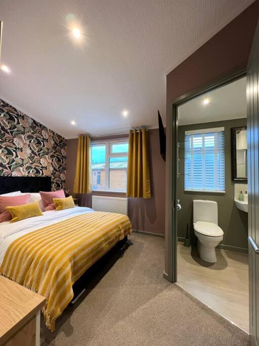 Luxury With Hot Tub In Royal Deeside Chalet Strachan