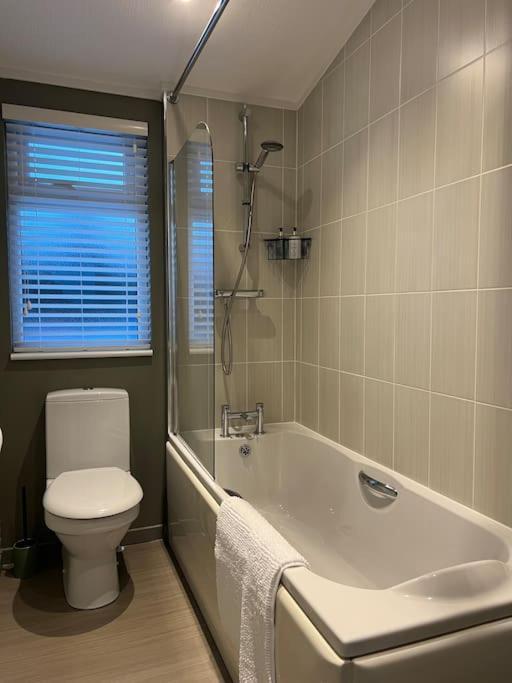 Luxury With Hot Tub In Royal Deeside Chalet