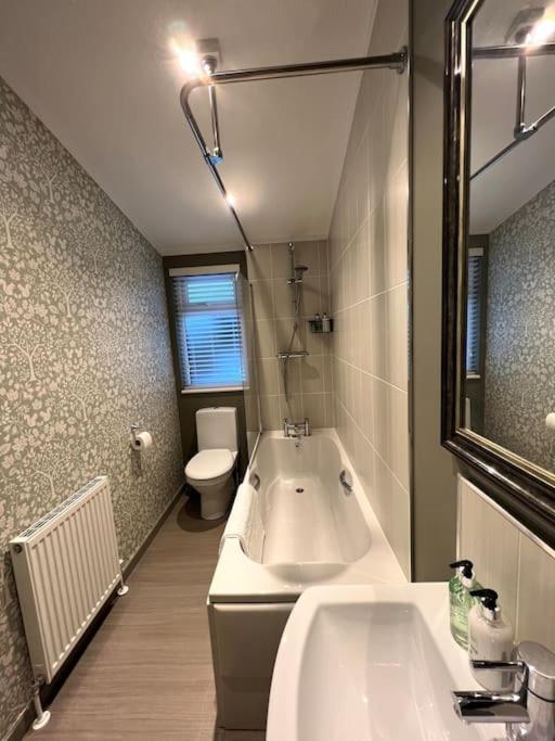 Chalet Luxury With Hot Tub In Royal Deeside *