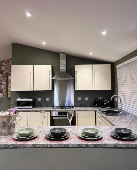 Chalet Luxury With Hot Tub In Royal Deeside Strachan