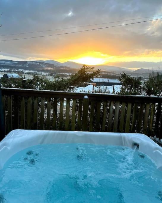 Luxury With Hot Tub In Royal Deeside Chalet