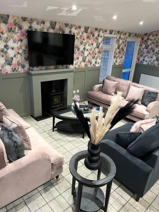 Chalet Luxury With Hot Tub In Royal Deeside