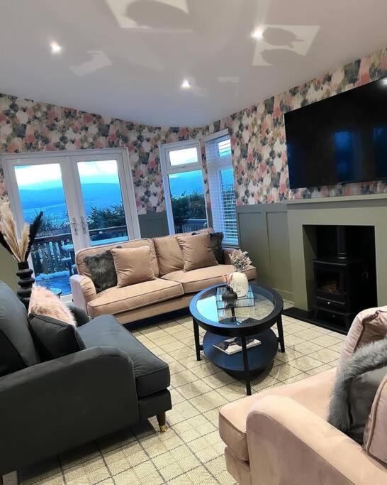 Chalet Luxury With Hot Tub In Royal Deeside Strachan